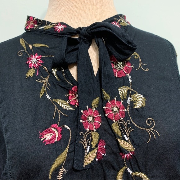 Lucky Brand Mandarin Tie- Neck Floral Embroidered - Picture 3 of 8